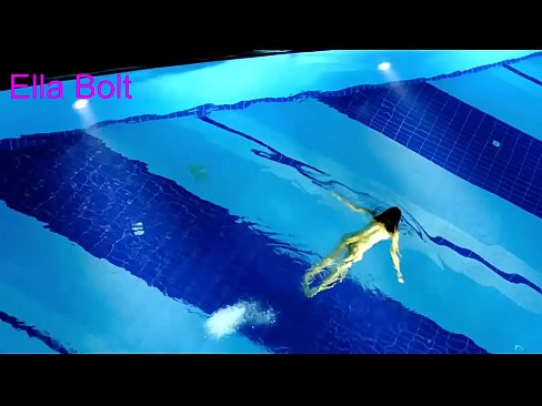 ❤️ Ma nistax nieqaf nara, blonda żagħżugħa maqbuda tgħum nuda fil-pool tar-resort ELLA BOLT ❤ Video tal-ħakk f'mt.pornokey.ru ️❤